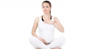 une-femme-enceinte-prenant-pulsation_1163-1007
